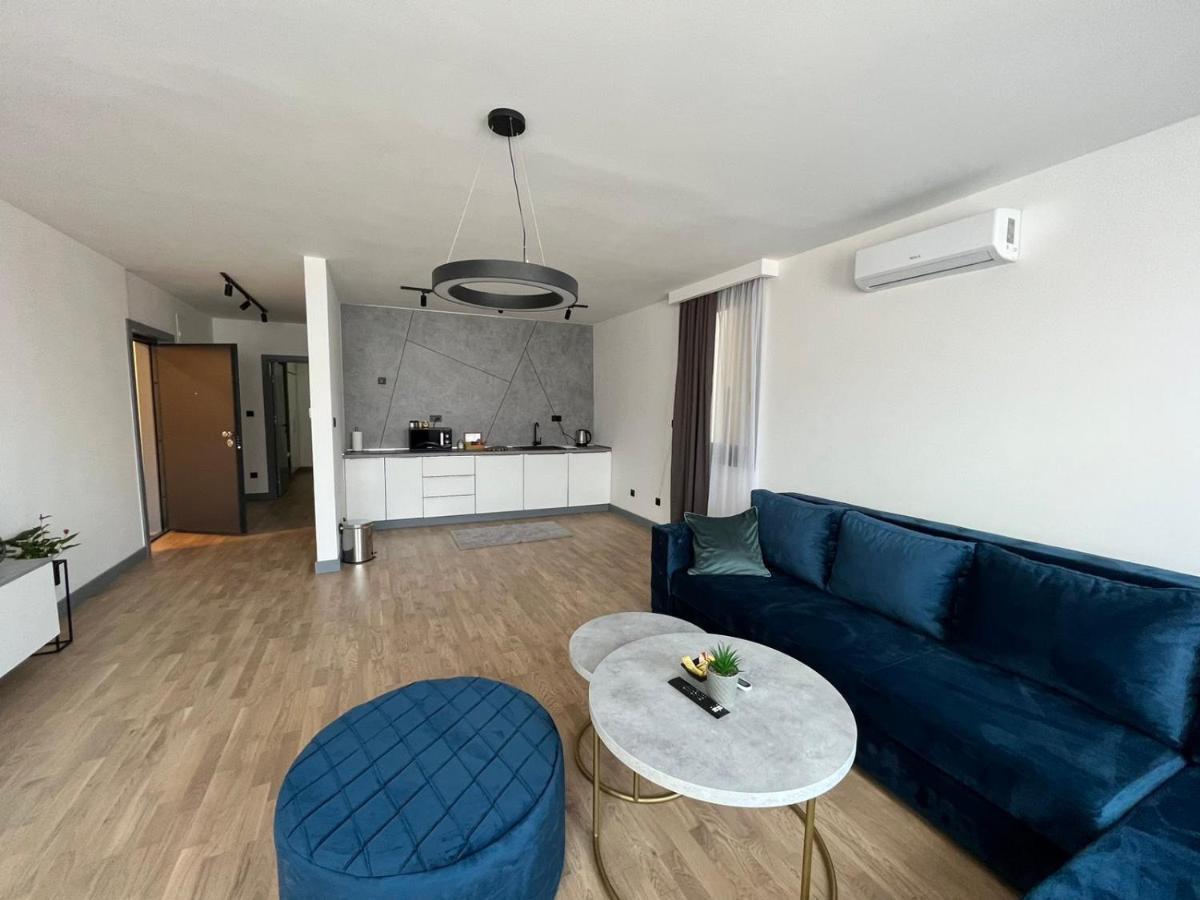 Crystal Old Town Apartment *